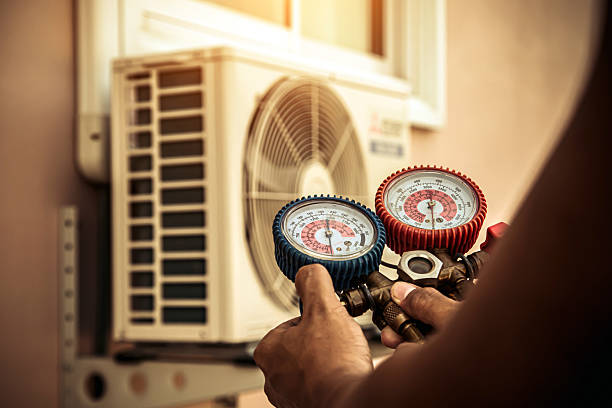 Professional Hvac technician working in Norwood Young America, MN